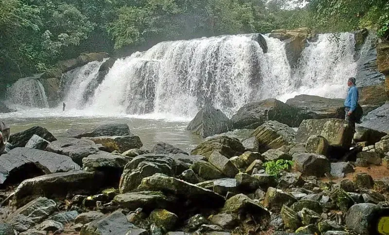 Murkannu Gudda & Hadlu Waterfalls Trek